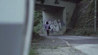 La puta morena Samantha Cruuz folla en el parque por dinero