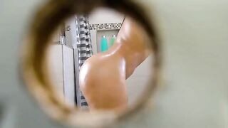 Rose Monroe, espía a la empleada culona para luego cojérsela