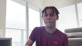 Valerie Kay, sobrino creo que esa vergota necesita ejercitarse con mis nalgas