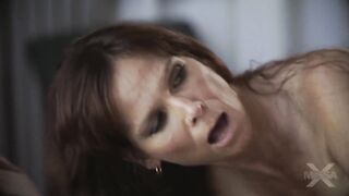 Syren De Mer, mamá da la bienvenida a su hijo, el hombre de la casa