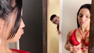 Karen Oliver, cójeme rápido que mi marido no tarda en llegar