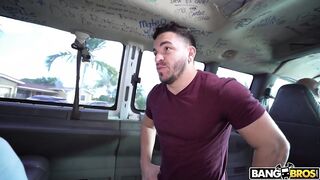 Asia Riggs, rubia puta bombeada hasta llenar el tanque de leche