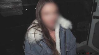 Tetona culona es cojida en la van como la puta que es