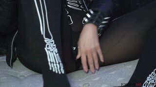 Es noche de halloween y qué mejor que una prostituta para pasarlo guay