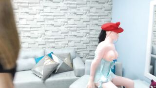 Niley Hott, con vibrador en la concha saca sus orgasmos por las tetas