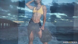 Kelsi Monroe, dinero, lujos y una puta para culear