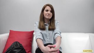 Kristyna, desempleada de culo grande coje en casting porno