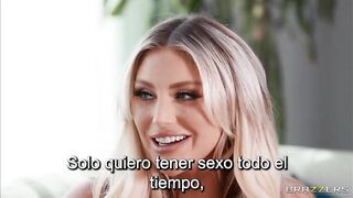 Dos Hermosas Esposas Rubias Emma Hix y Kayley Gunner Follando con un tio pelado en el