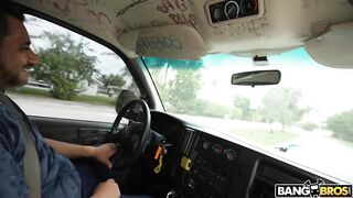 Kait Katerina - Es convencida de follar por dinero en un bus sub esp