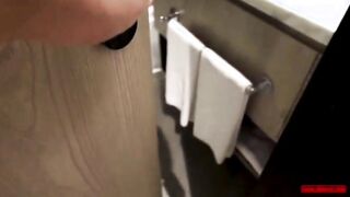 Milf-mama despierta a su hijo en mitad de la noche. Sub.