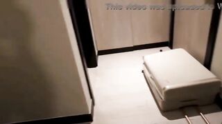 Milf-mama despierta a su hijo en mitad de la noche. Sub.