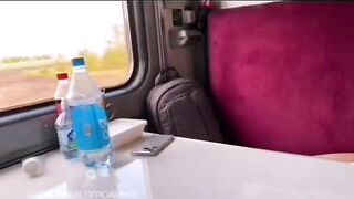 Casada decide follar con un desconocido en un vagón de tren (sub español)