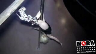 Nora follando en la discoteca