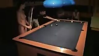 Gwen c desnuda en juego de  bolos