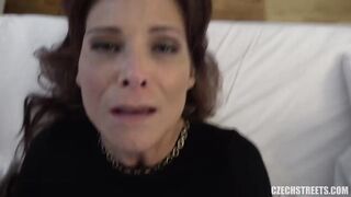 Syren De Mer. Follando por las calle de Praga. Sub Español.