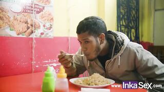 Mesera se culea a cliente