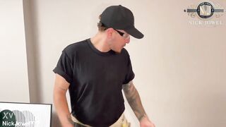 Khloe, la jefa cachonda de Devil, convence a un pintor de casas para tener sexo