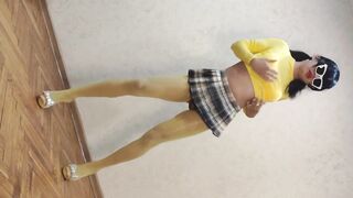 TRANSEXUAL Asiática bailando Techno