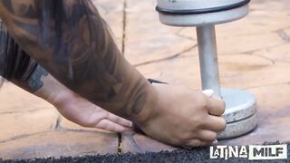 Influencer sexual follada por su asistente, una milf latina