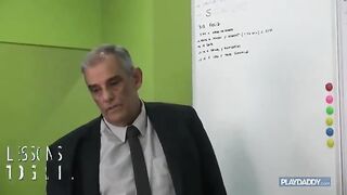 Joven latina tetas grandes folla al profesor. Español Latina