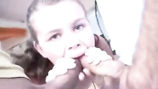 Jovencita latina Isabel trio Español Latino