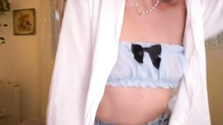 Mi sexy novia en minifalda ella no quiere que use condom y con su pussy ajustada causa  creampie