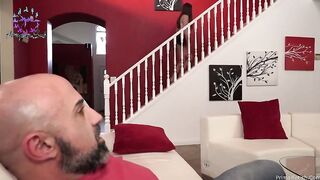 Winter Jade Habla por Teléfono con su Novio mientras su Padrastro la hace Correrse Sub Esp