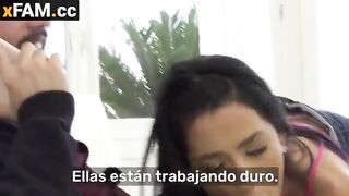 Jovencita de 18 devora la polla de maduro. Subtitulado Español