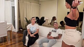 Colombiana con un culo enorme es follada por un argentino justo después de que él se follara a su me