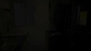 Mamá gorda atrapada en la lavadora nueva