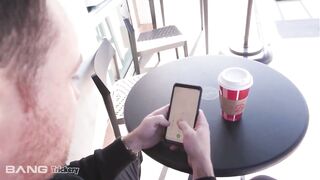 Joven estudiante engaña a la estrella del porno ivy lebelle para que se lo folle