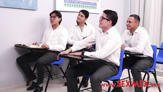 La profesora tiene algo de trabajo hecho