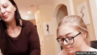 Jadyn Hayes  Desayunando con Papá cerca de Mamá 1 Sub Esp