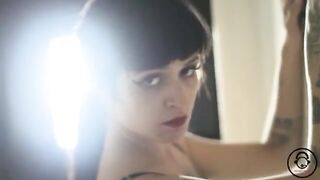 Española Holly Machiaveli anal con amigo del novio