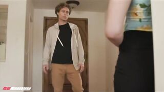 Juró que no follaría y se correría dentro de la niñera de nuevo - Natalie Brooks sub esp