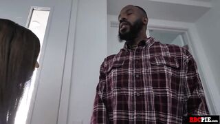 Camilla Cream, la flaca quedó preñada por el jardinero motumbo