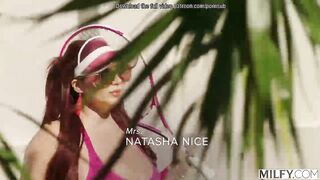 Una milf con curvas recibe una doble penetración de dos jóvenes sementales ansiosos