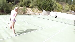 Anikka Albrite, después del partido de tenis, le dio antojos de un raquetón en la concha