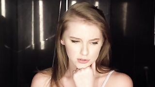 Melody Marks, jovencita va del campus al motel con el profe