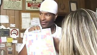 Joven latina Lily Saint interracial anal