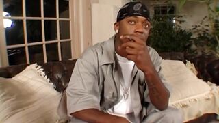 Joven latina Lily Saint interracial