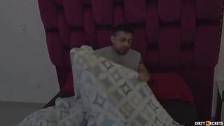 Latina follando con el amigo del marido a escondidas