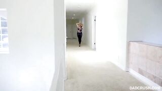 mi-hijastra-me-espia-mientras-me-baño-y-me-la-cojo-sub-esp