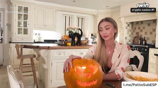 Agujero de la Gloria, Sorpresa para mi hermanastra Frances Bentley - Subtitulado