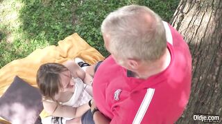 Española Emejota anciano al aire libre