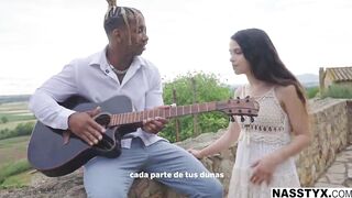 Española Ohana Petit interracial