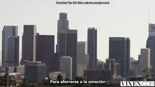 La pequeña belleza tiene un orgasmo poderoso