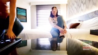 Cogiendo con la esposa frente al marido