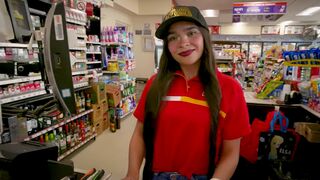 Cogiendo con la cajera del mini market