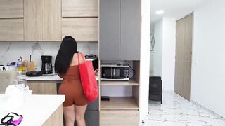 Con la empleada de limpieza